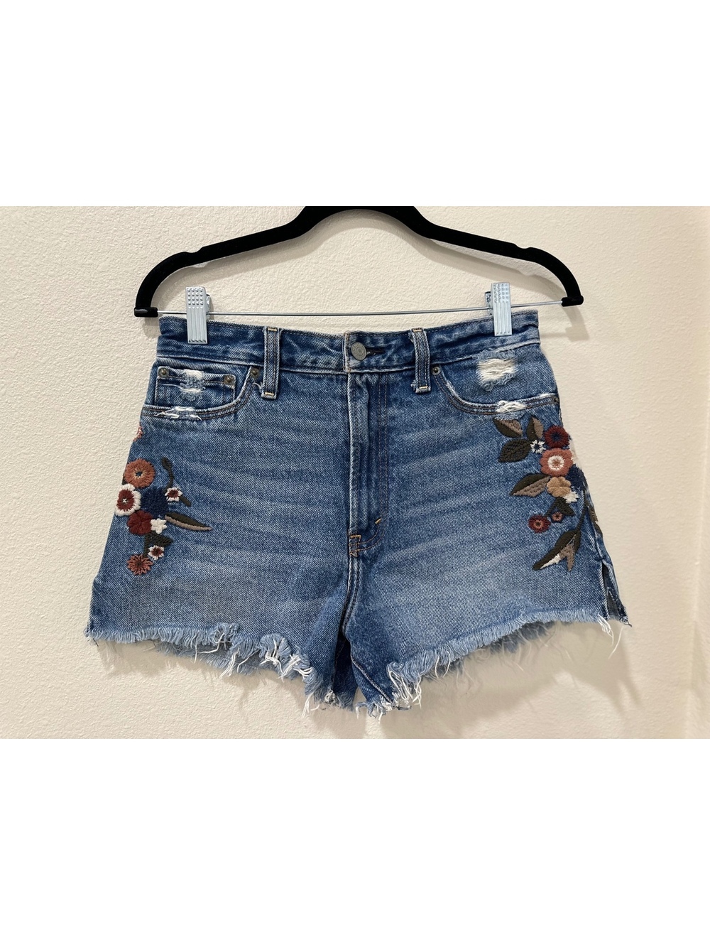 Abercrombie & Fitch Sz 0R Embroidered Floral Denim Cutoff Shorts with Frayed Hem
